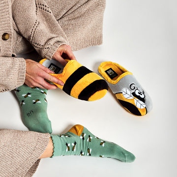 Pack Calcetín "Eres la Reina" + Slippers Abeja Amarillo y Negro