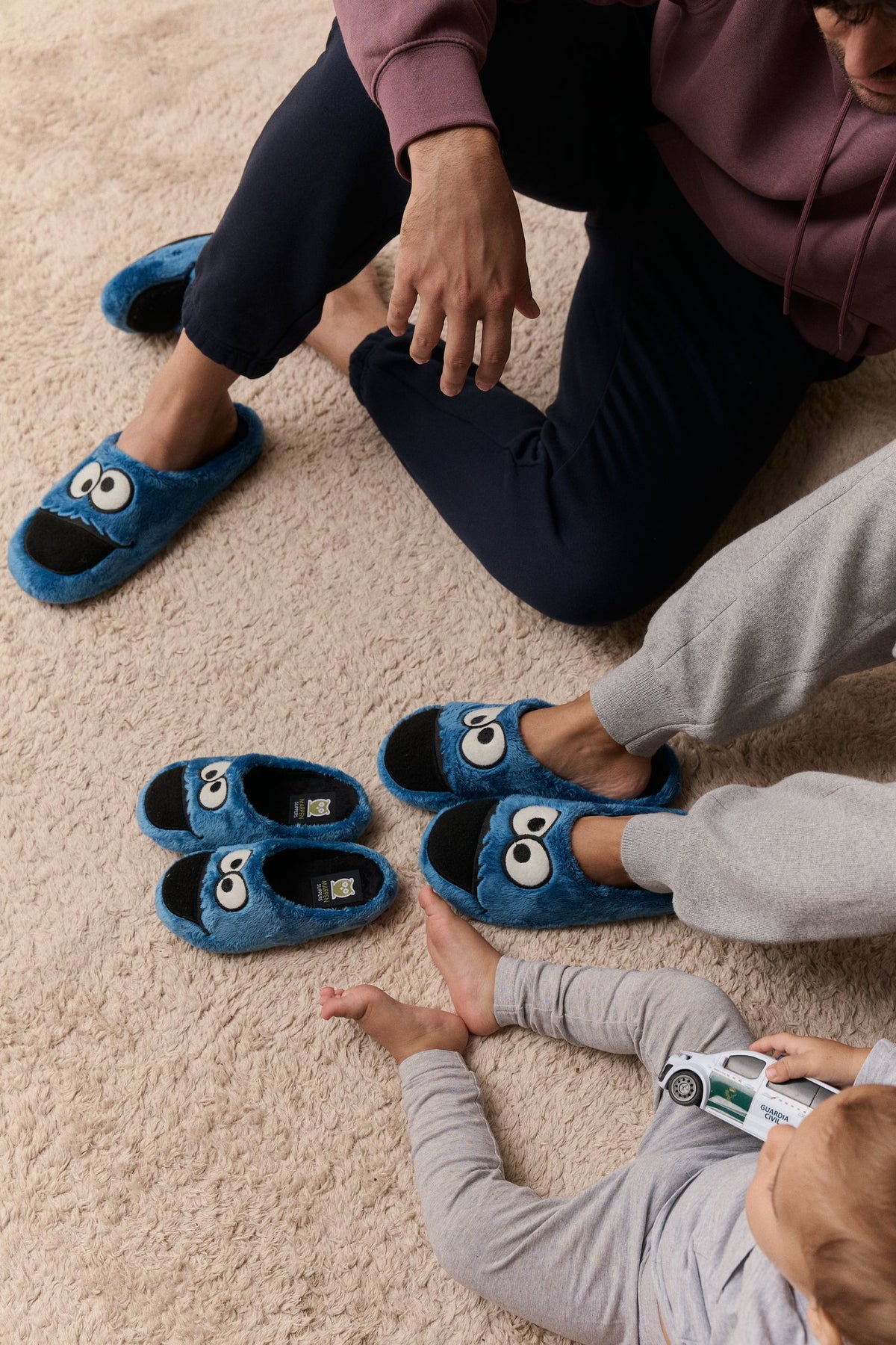 Slippers Monstruo Azul – en casa